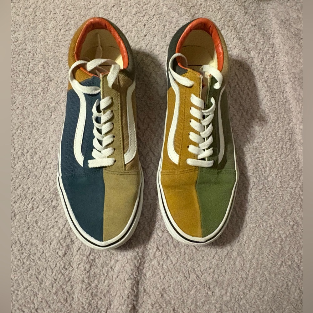 Women’s 8.5 Old Skool Vans